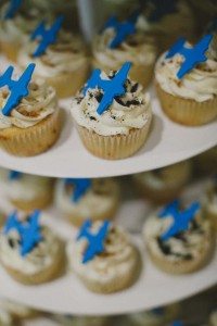 aviation wedding - airplane cupcakes