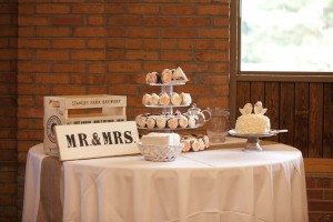 rustic wedding - sweet table