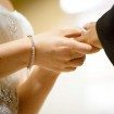 elegant fall wedding - exchanging rings