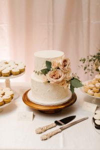 romantic elegant wedding in calgary - wedding cake