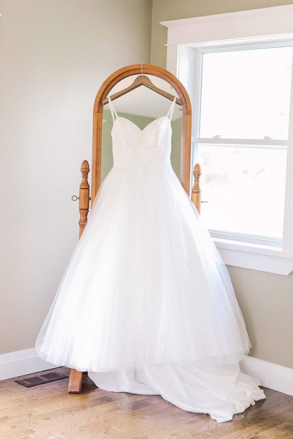 An Enchanting Vineyard Wedding in Ottawa - Bridal gown