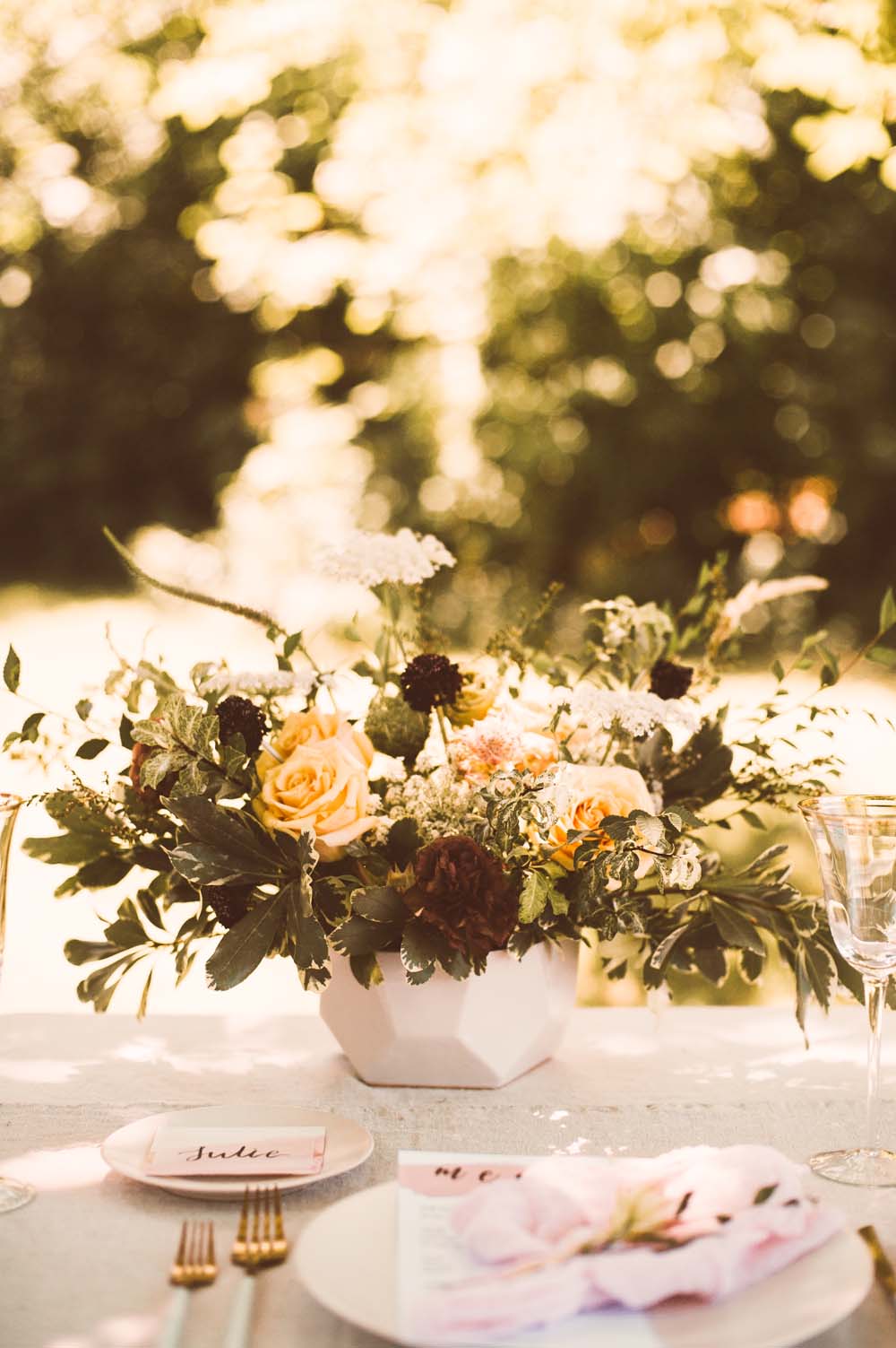 Modern Autumn Botanical Wedding Inspo - Floral decor