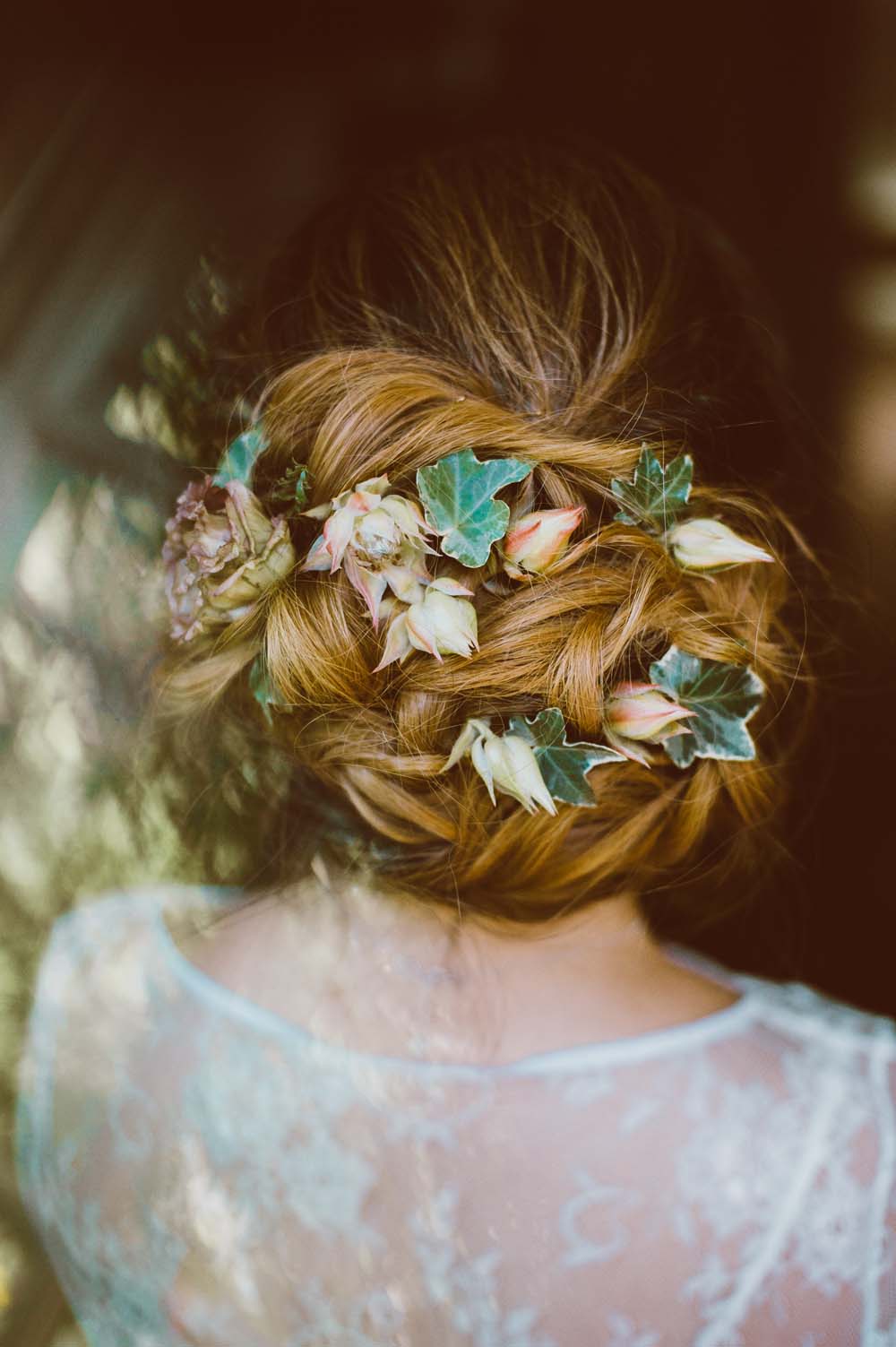 Modern Autumn Botanical Wedding Inspo - Hair details