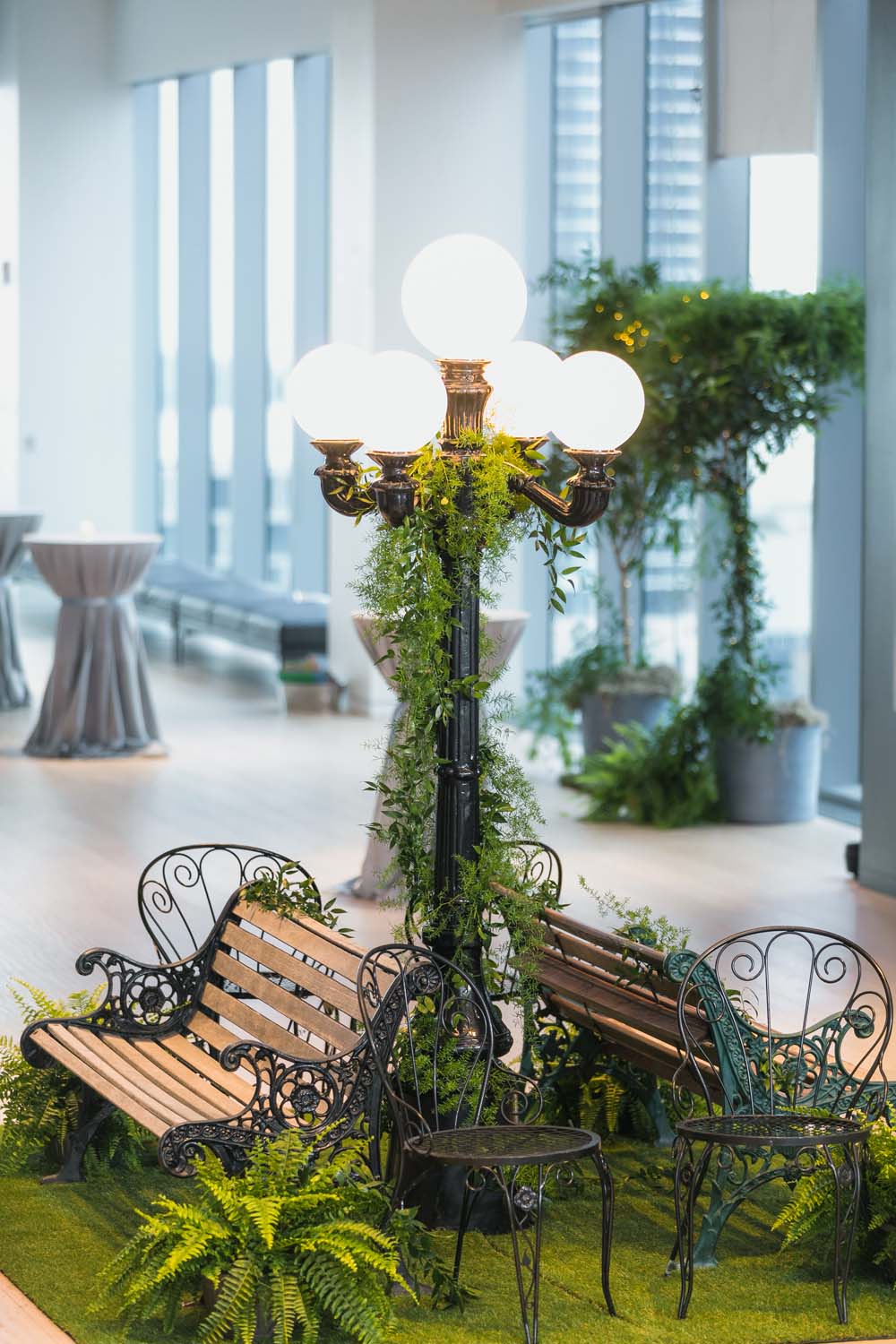 This Toronto Wedding Brings Nature to the City - Benches