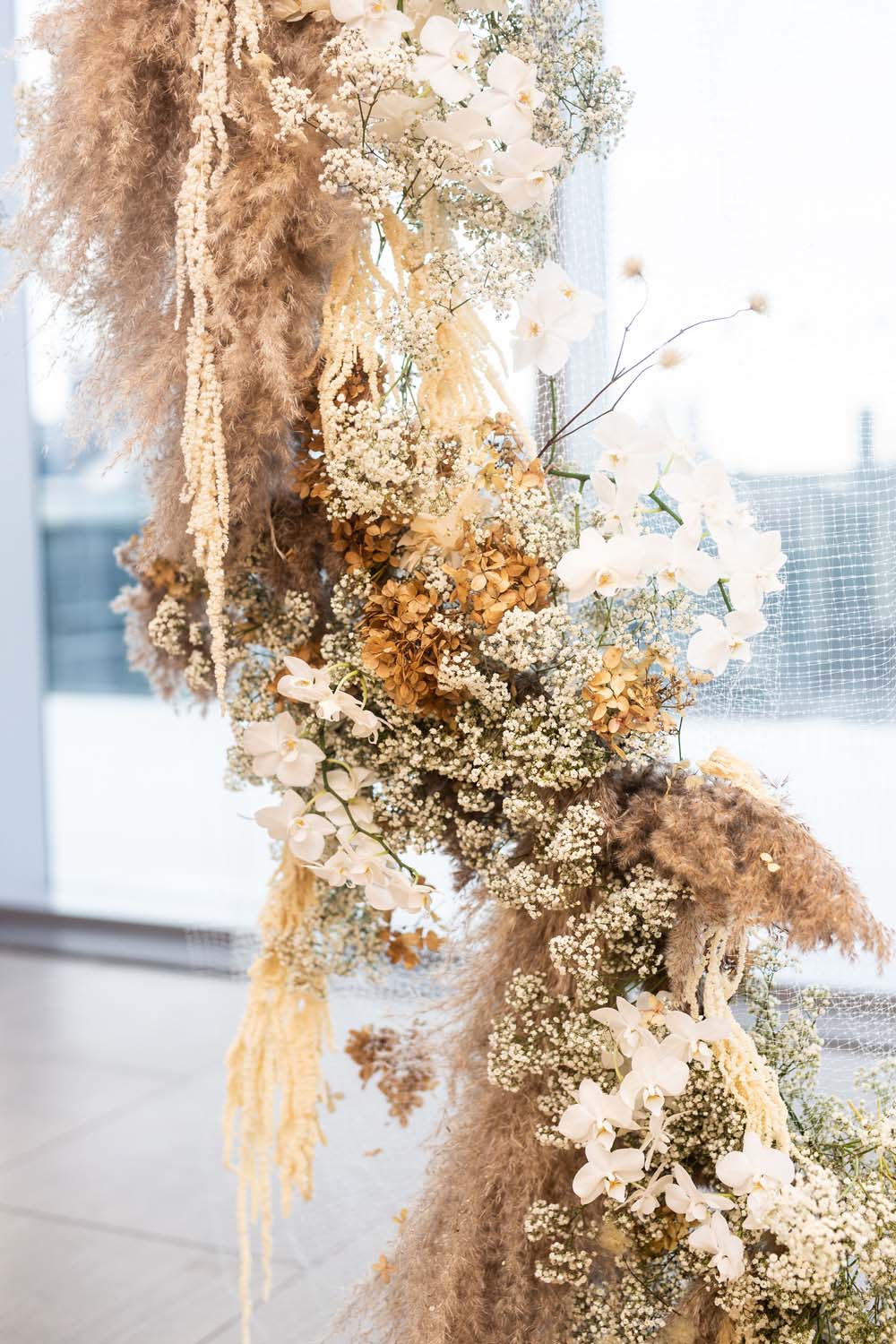 A Minimal Winter Wedding in Toronto, Ontario - Florals