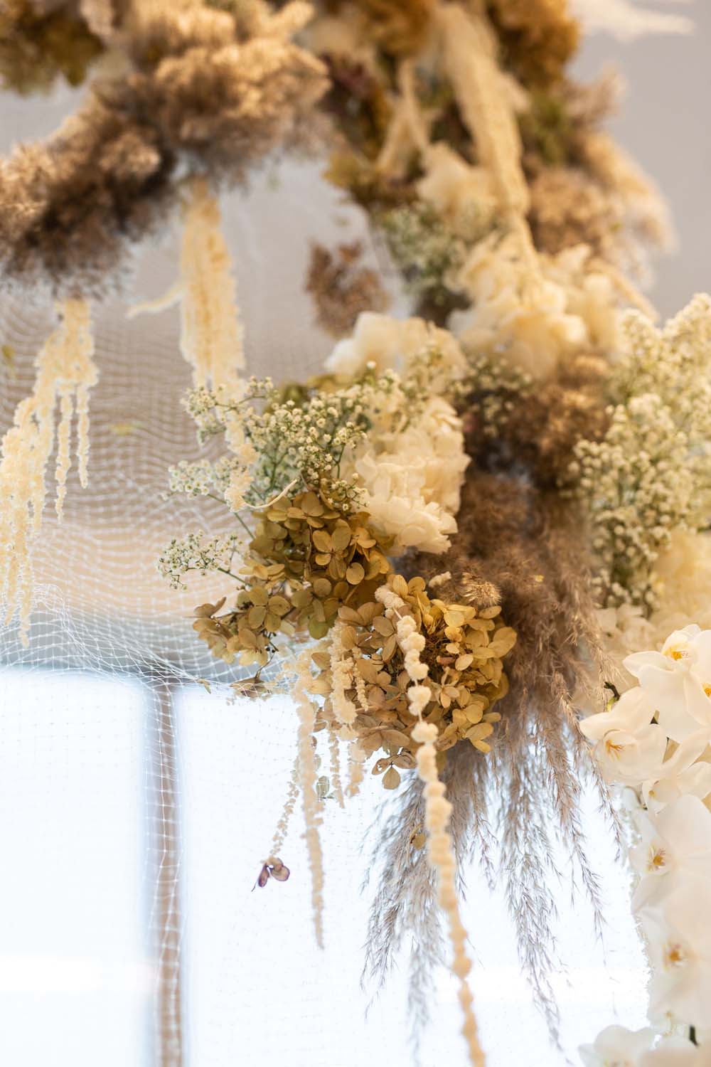 A Minimal Winter Wedding in Toronto, Ontario - Florals